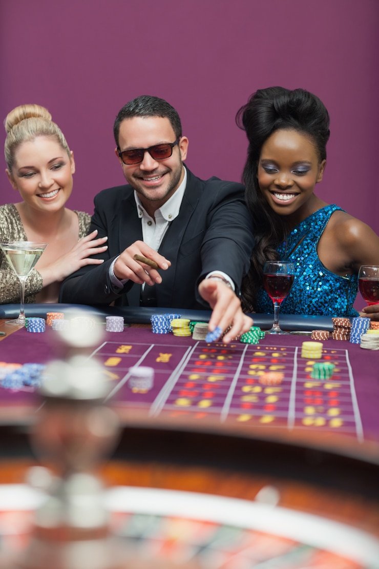 rogtot app showing live-dealer blackjack table on mobile screen