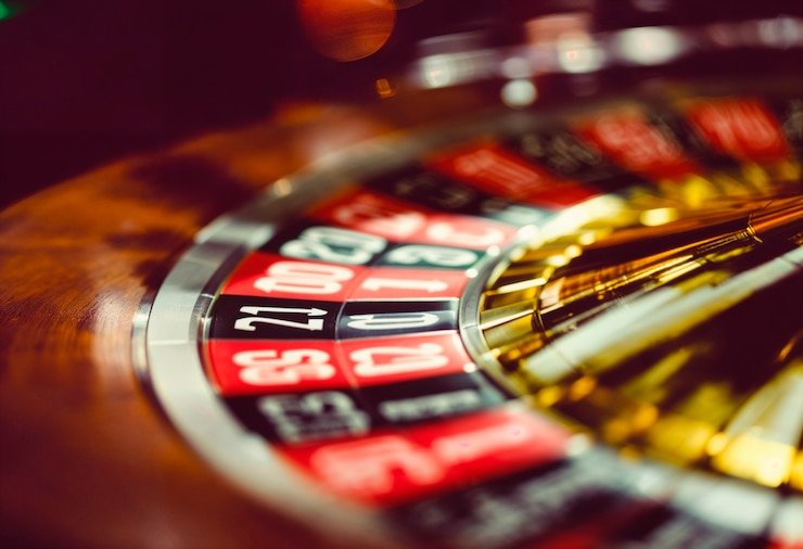 rogtot Free Play eligible games catalog showing slots and live-dealer titles